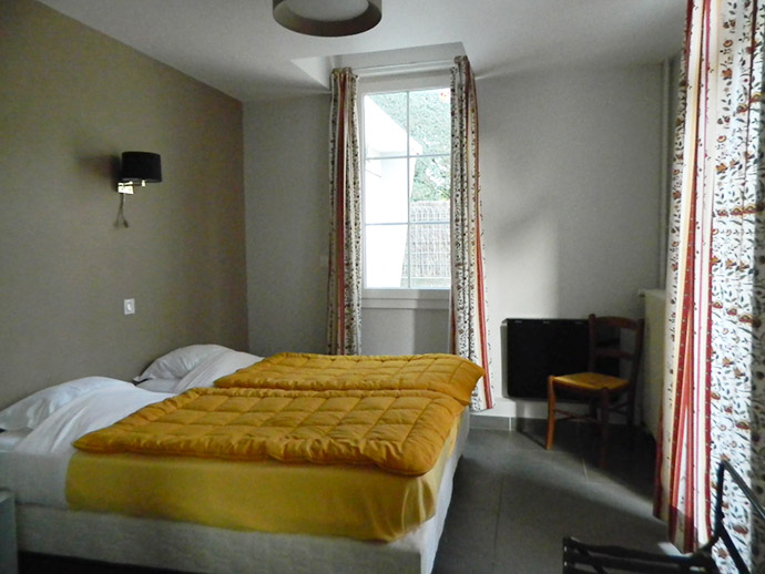 Chambre accessible aux personnes à mobilité réduite
